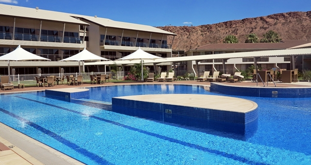 crowne-plaza-alice-springs-lasseters-hotel-hero-pool