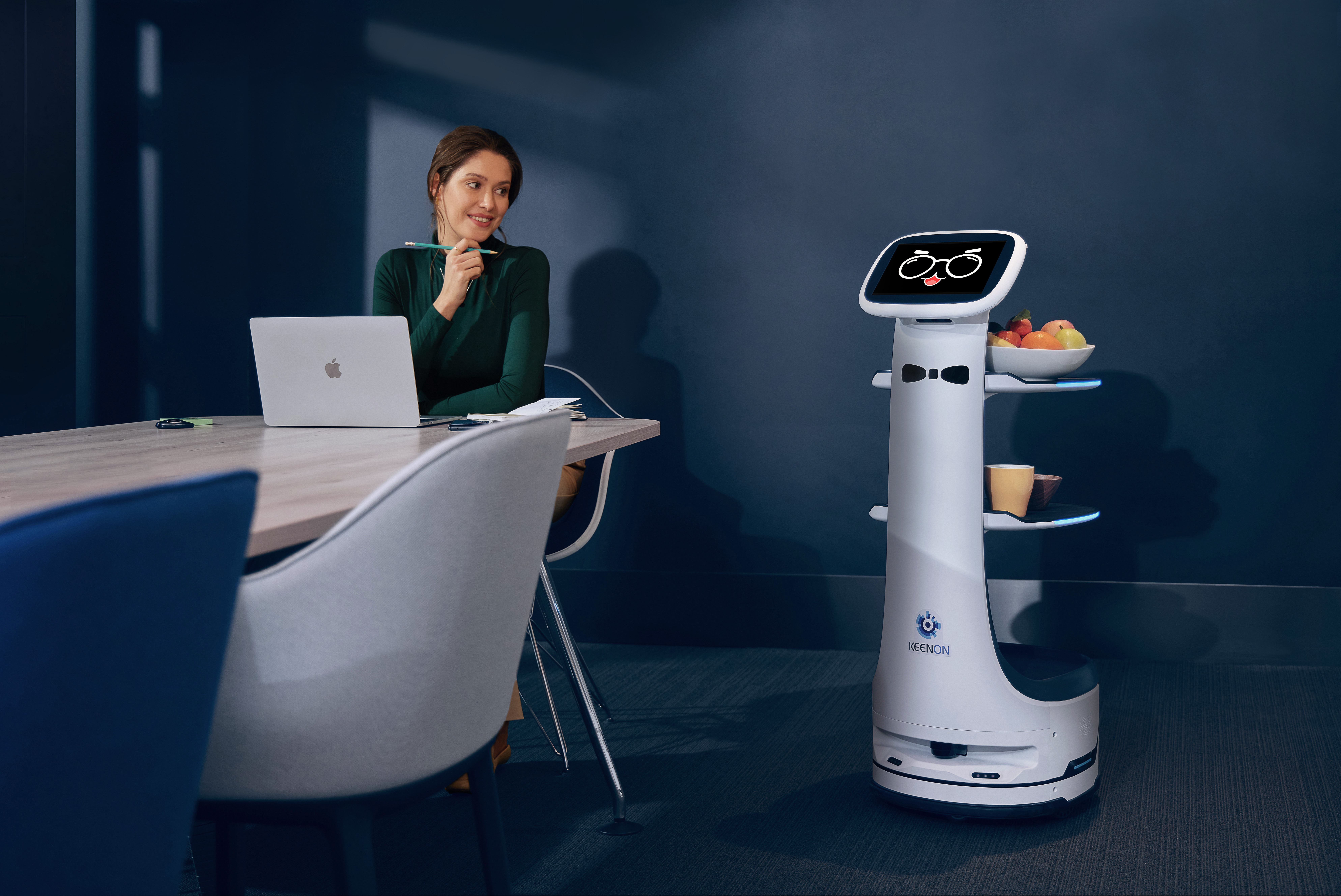 ROBOT-Food-Delivery-to-Guest-at-a-Business-Centre.jpg
